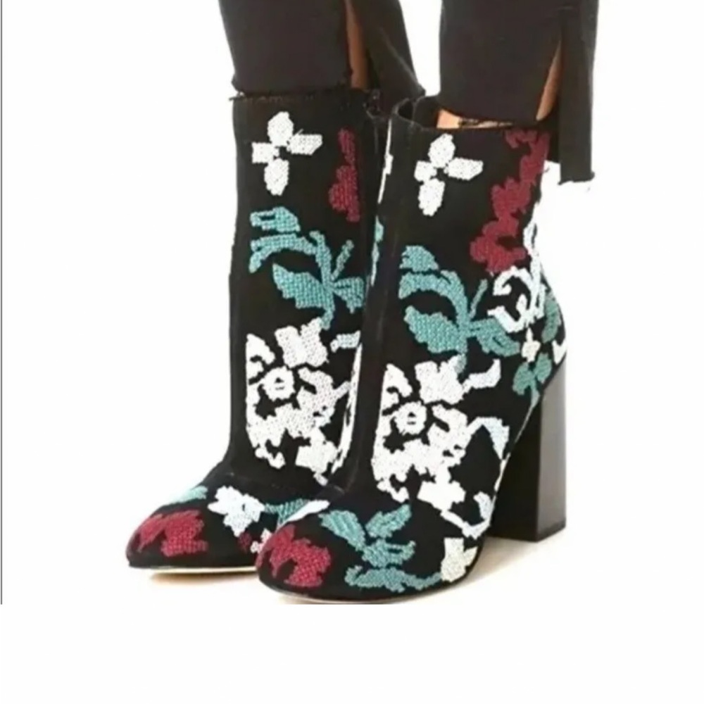 Rebecca minkoff womens boots sz
8.5 Floral teal Embroidery BOJAN...